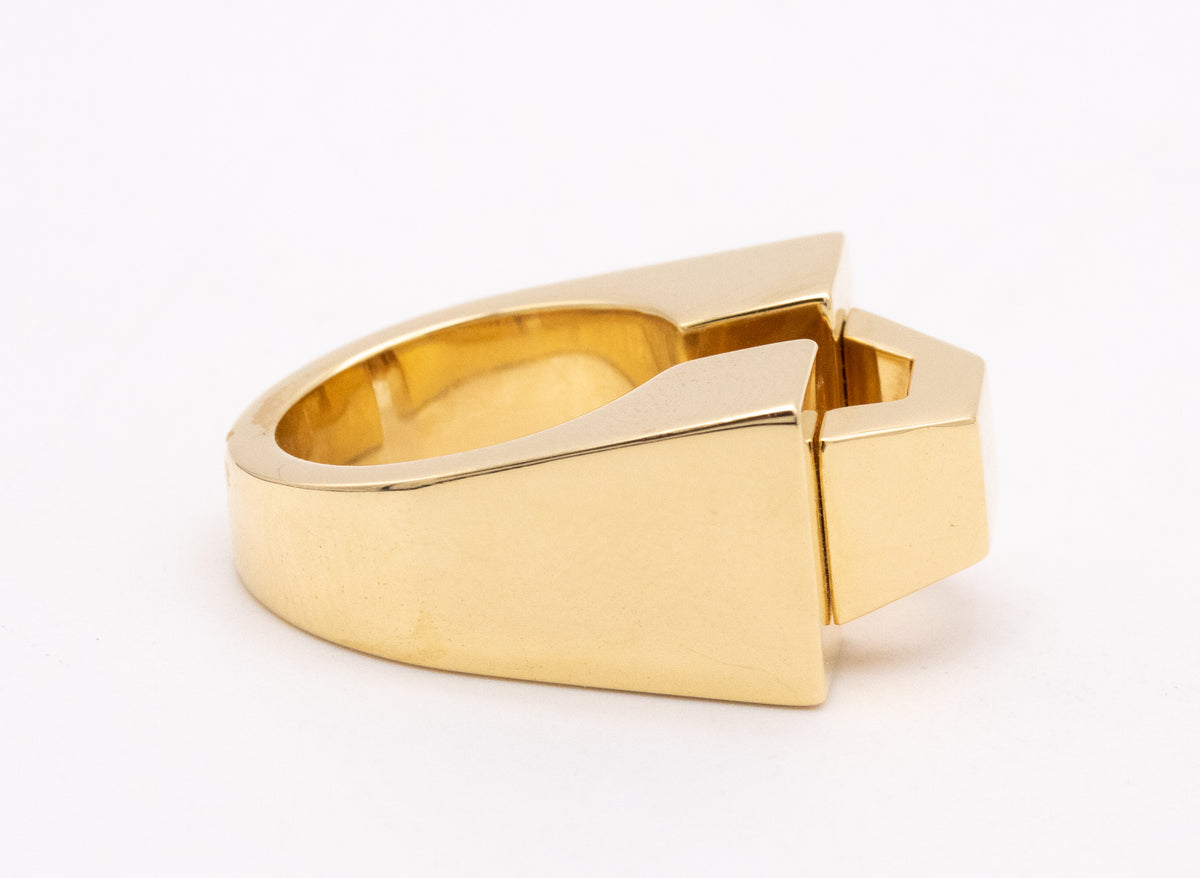 TIFFANY & CO. 1973 BY DON BERG GEOMETRIC RING IN 18 KT YELLOW GOLD 