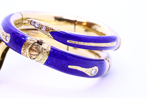 BRITISH VICTORIAN 10.94 CARATS DIAMONDS 18 KT GOLD SNAKE BLUE ENAMEL BRACELET