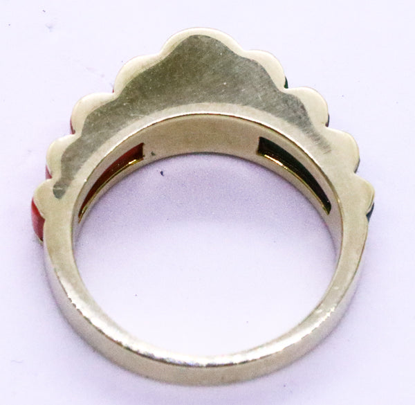 ART DECO 14 KT GOLD RING WITH CARVED CORAL AND MALACHITE