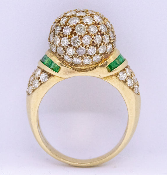 MODERN 18 KT RING WITH 2.71 Cts OF DIAMONDS & EMERALDS