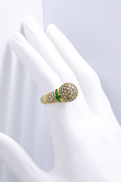MODERN 18 KT RING WITH 2.71 Cts OF DIAMONDS & EMERALDS