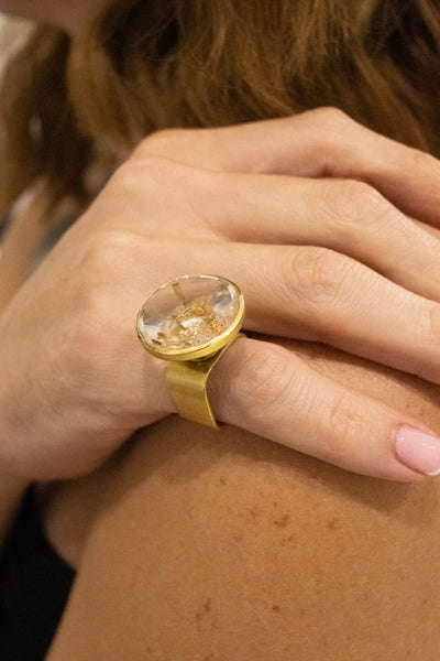 GERMAN 1970'S GEOMETRIC 18 KT KINETIC  SPINNING RING WITH A 25 Cts SAGENITIC QUARTZ