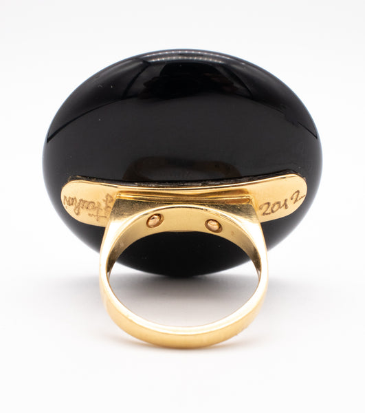 GIORGIO FACCHINI 2012 Italy Sculptural Ring In 18Kt Yellow Gold With Carved Onyx