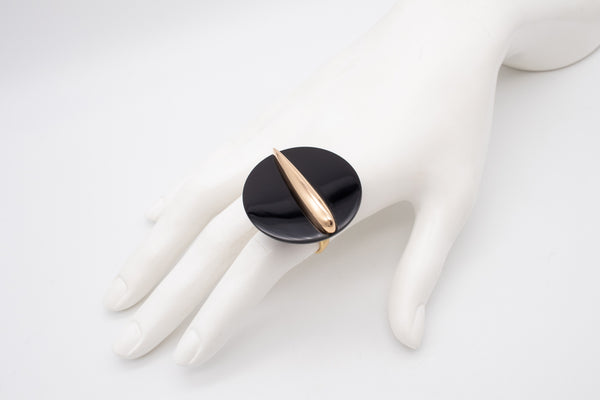 GIORGIO FACCHINI 2012 Italy Sculptural Ring In 18Kt Yellow Gold With Carved Onyx