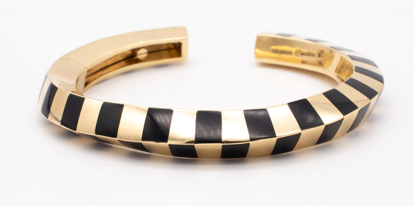 ANGELA CUMMINGS FOR TIFFANY & CO. 18 KT GEOMETRIC TWISTED CUFF WITH BLACK JADE