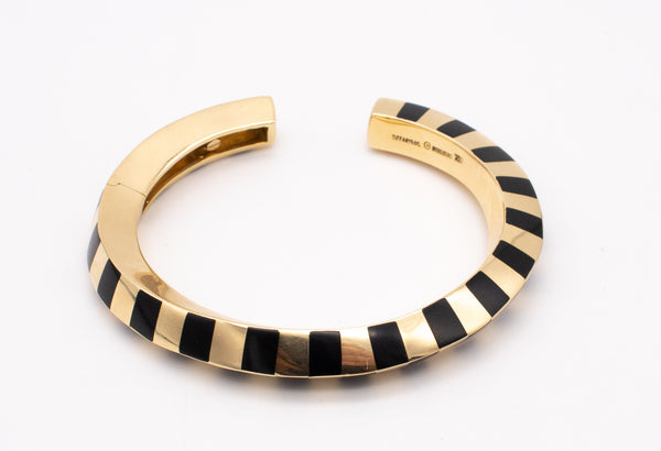 ANGELA CUMMINGS FOR TIFFANY & CO. 18 KT GEOMETRIC TWISTED CUFF WITH BLACK JADE