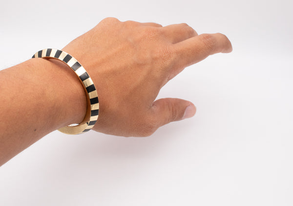 ANGELA CUMMINGS FOR TIFFANY & CO. 18 KT GEOMETRIC TWISTED CUFF WITH BLACK JADE