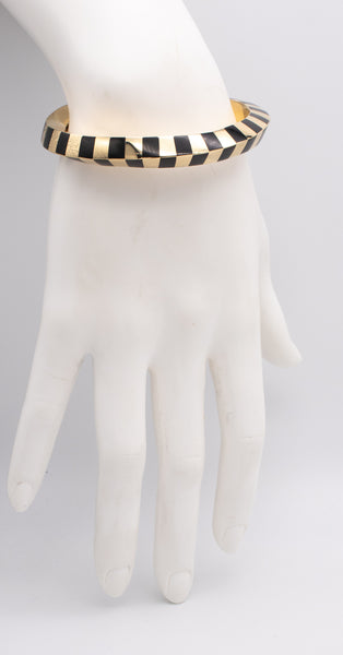 ANGELA CUMMINGS FOR TIFFANY & CO. 18 KT GEOMETRIC TWISTED CUFF WITH BLACK JADE