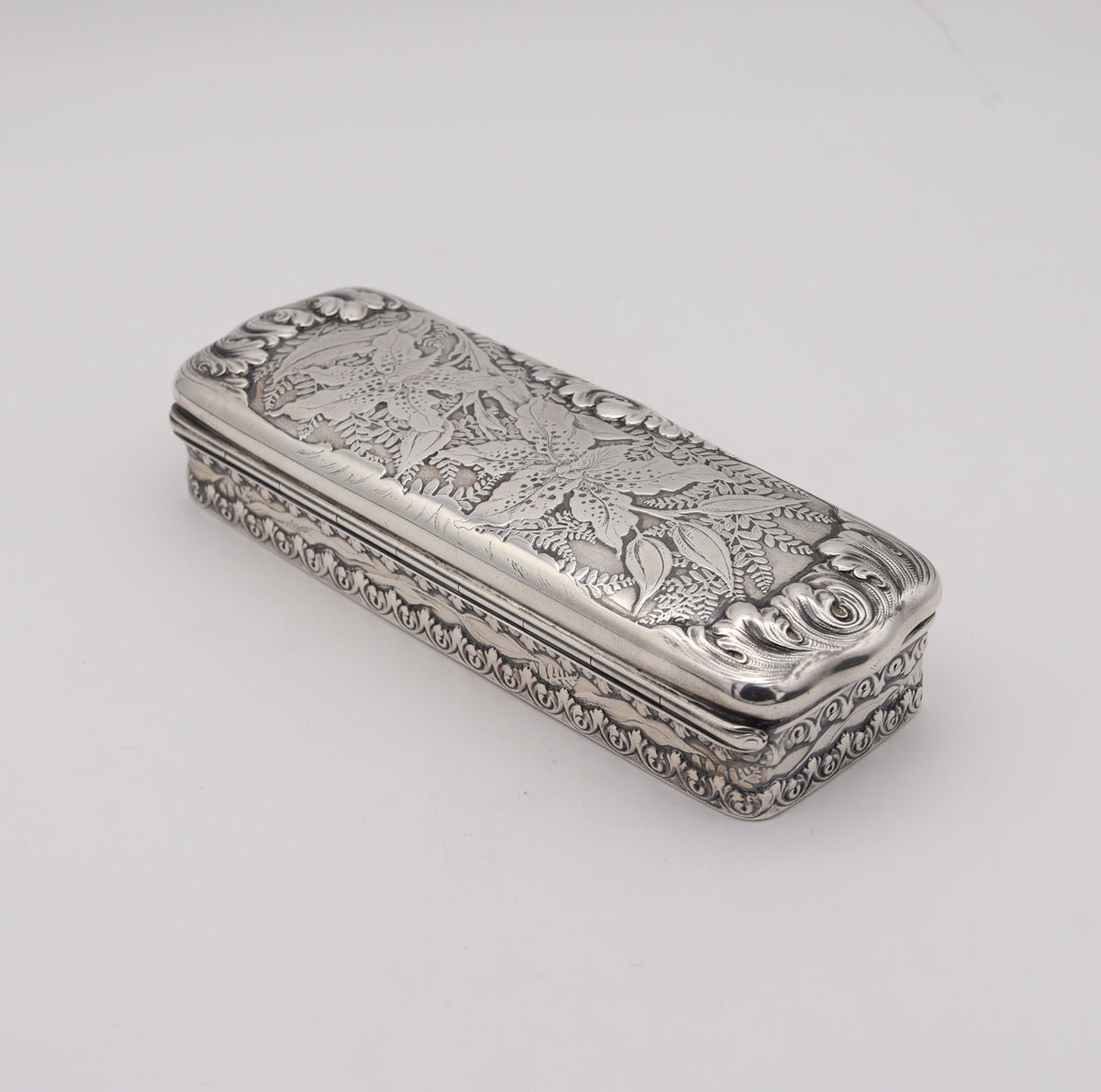 COURONNE 正規品/送料/関税込み Stephanie classic miniature 18 Ignition Model 8 GT Nissan 35GT-RR White w/ Ms. Chisaki Kato