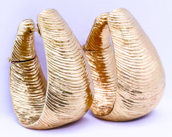 DESIGNER 18 KT GOLD PAIR OF HAND MADE EUROPEAN EARRINGS
