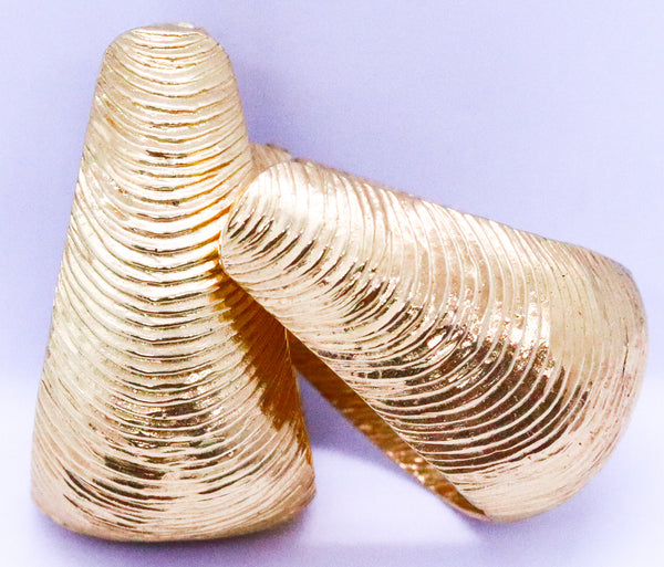 DESIGNER 18 KT GOLD PAIR OF HAND MADE EUROPEAN EARRINGS