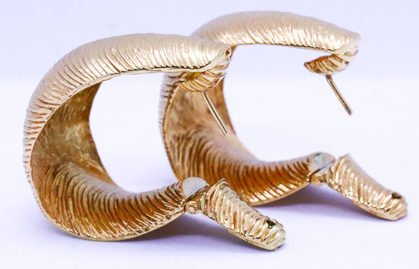 DESIGNER 18 KT GOLD PAIR OF HAND MADE EUROPEAN EARRINGS