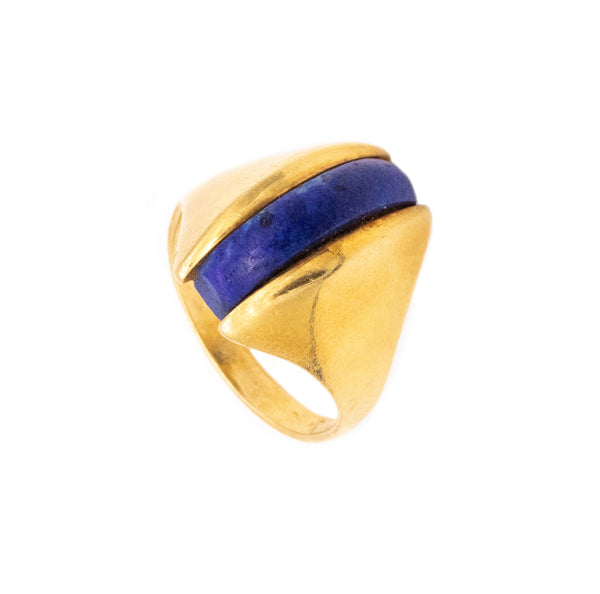 HENKEL GROSSE 1972 GERMANY MODERNIST 18 KT GOLD COCKTAIL RING WITH LAPIS LAZULI