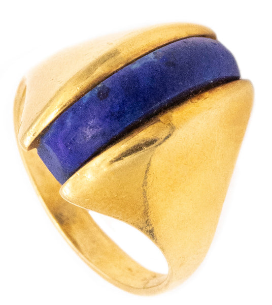 HENKEL GROSSE 1972 GERMANY MODERNIST 18 KT GOLD COCKTAIL RING WITH LAPIS LAZULI