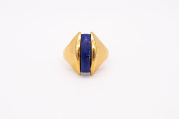 HENKEL GROSSE 1972 GERMANY MODERNIST 18 KT GOLD COCKTAIL RING WITH LAPIS LAZULI