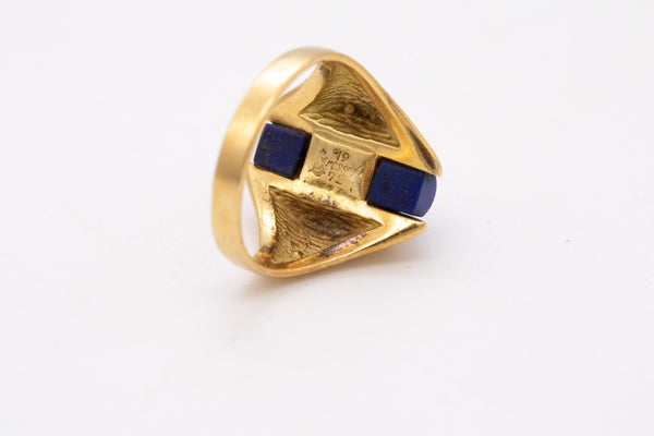 HENKEL GROSSE 1972 GERMANY MODERNIST 18 KT GOLD COCKTAIL RING WITH LAPIS LAZULI