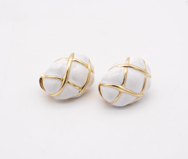 TIFFANY & CO. 1970'S VINTAGE QUILTED EARRINGS IN 18 KT GOLD WITH WHITE ENAMEL