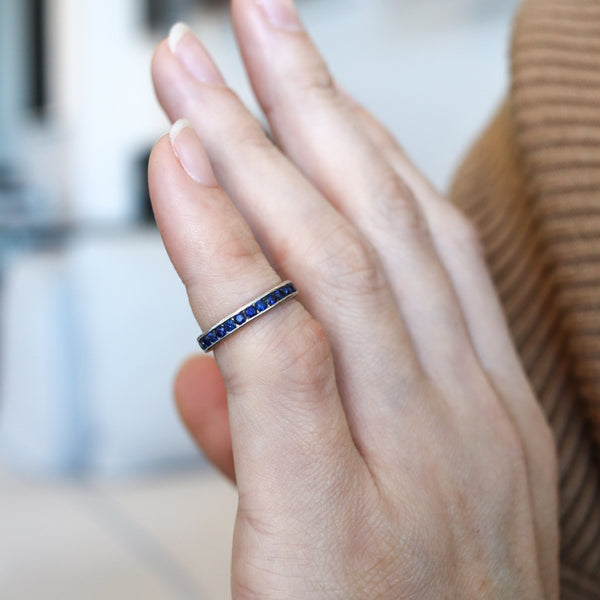 ART DECO 1930 Eternity Band Ring In Platinum With 1.55 Ctw In Round Cut Sapphires