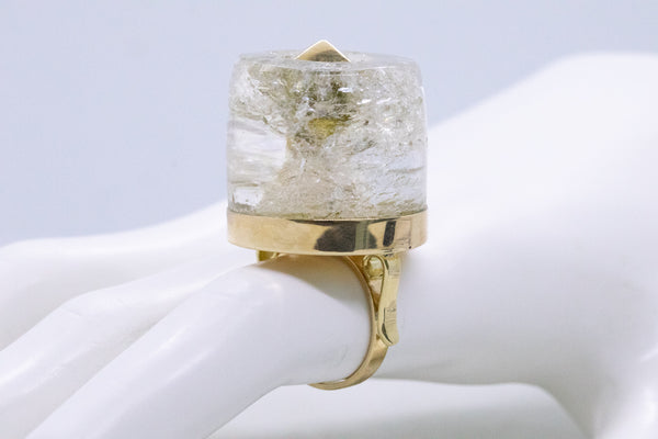 MODERNIST STUDIO DESIGN 18 KT RING WITH MASSIVE QUARTZ