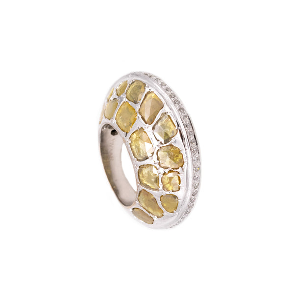 *Vivaan edgy cocktail ring in 18 kt white gold with 12.45 Ctw of natural fancy yellow diamonds