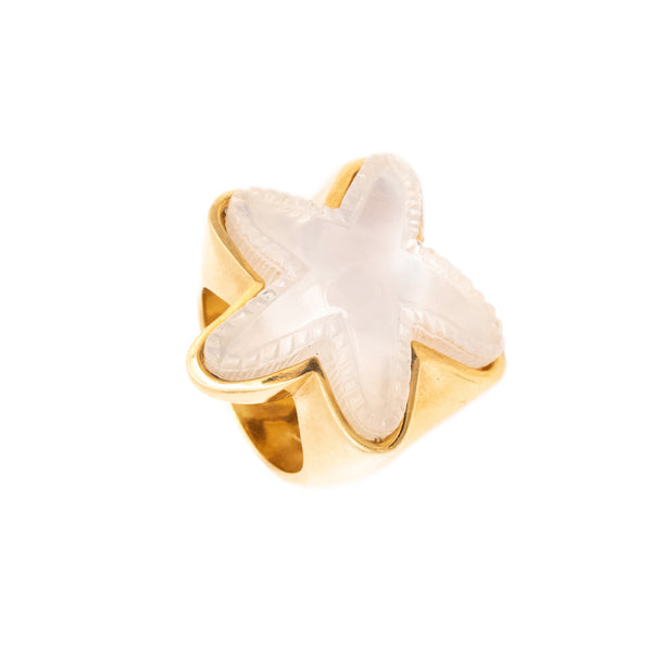 *Valentin Magro 18 kt gold cocktail ring with 28 cts of rock quartz starfish