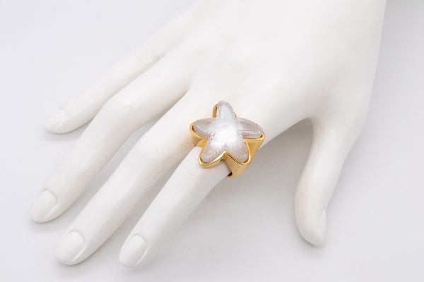 *Valentin Magro 18 kt gold cocktail ring with 28 cts of rock quartz starfish