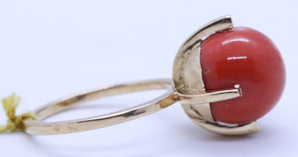 ITALIAN RED CORAL MID CENTURY RETRO 18 KT GOLD RING
