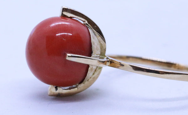 ITALIAN RED CORAL MID CENTURY RETRO 18 KT GOLD RING