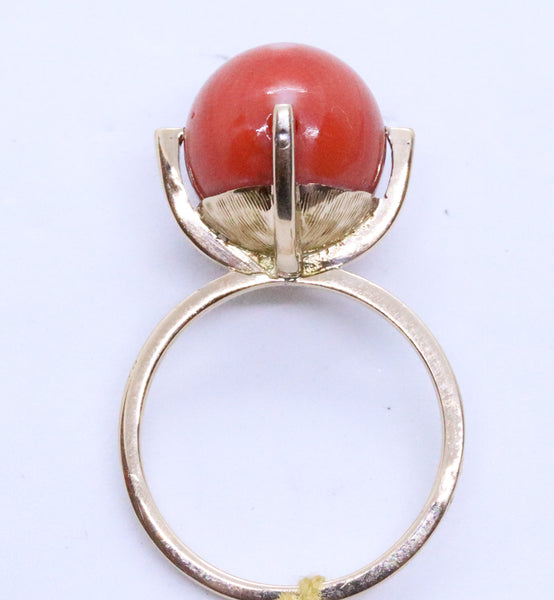 ITALIAN RED CORAL MID CENTURY RETRO 18 KT GOLD RING