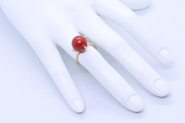ITALIAN RED CORAL MID CENTURY RETRO 18 KT GOLD RING