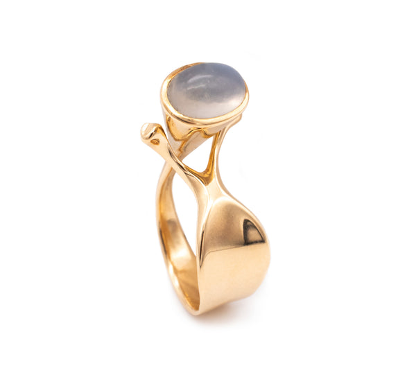 GEORG JENSEN 1960 BY VIVIANNA TORUN 18 KT GOLD RING WITH CAT'S EYE MOONSTONE