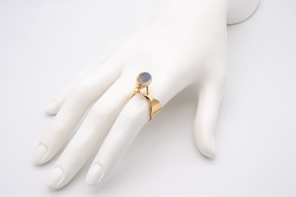 GEORG JENSEN 1960 BY VIVIANNA TORUN 18 KT GOLD RING WITH CAT'S EYE MOONSTONE