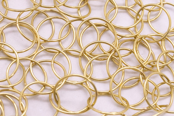 MODERNIST VINTAGE ITALIAN 18 KT GOLD SAUTOIR NECKLACE WITH GEOMETRIC CIRCLES