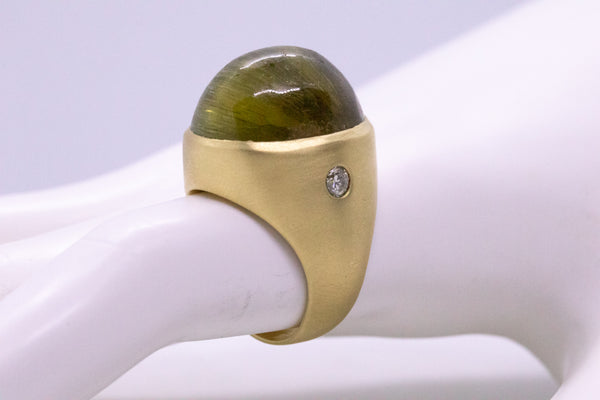 MASSIVE 18 KT GOLD RING WITH 39.35 Cts CAT'S EYE GREEN TOURMALINE