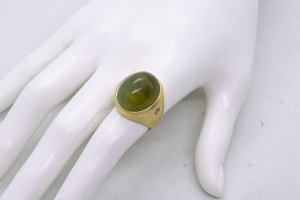 MASSIVE 18 KT GOLD RING WITH 39.35 Cts CAT'S EYE GREEN TOURMALINE