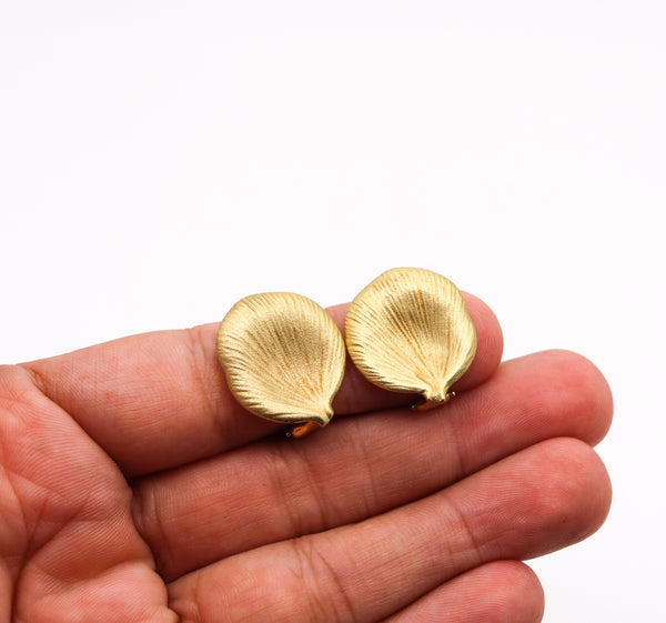Angela Cummings Studio 1993 Textured Petals Earrings in 18Kt Yellow Gold