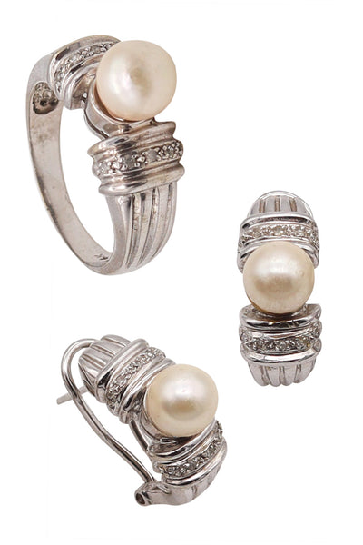 Contemporary Set Of Ring & Earrings In 14Kt Gold With Diamonds & 7 mm White Pearls