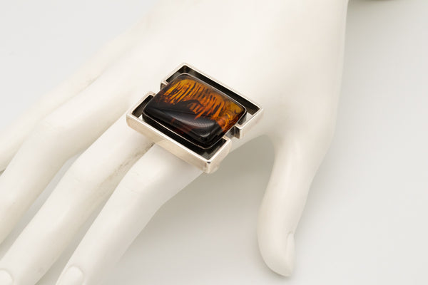 STERLING SILVER 1970'S MODERNIST VINTAGE RING WITH LARGE AMBER