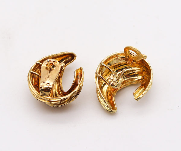 FRED PARIS 1960 Flames Curved Clips-On Earrings In Textured 18Kt Yellow Gold