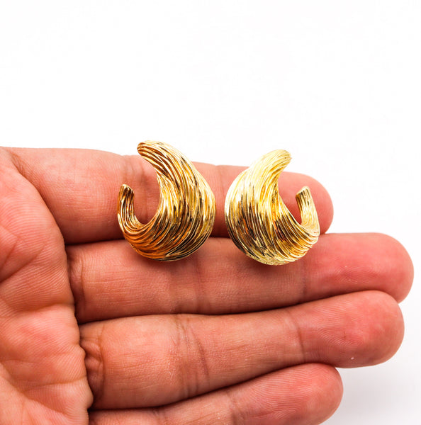 FRED PARIS 1960 Flames Curved Clips-On Earrings In Textured 18Kt Yellow Gold