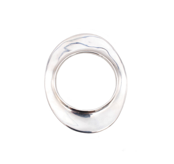 TIFFANY & CO. 1982 BY ELSA PERETTI, FLYING SAUCER OVAL BRACELET-PENDANT IN STERLING SILVER.