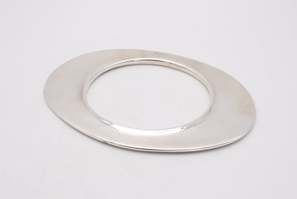 TIFFANY & CO. 1982 BY ELSA PERETTI, FLYING SAUCER OVAL BRACELET-PENDANT IN STERLING SILVER.