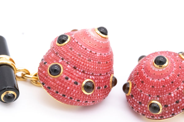 SEAMAN SCHEPPS, TRIANON 18 KT GOLD SHELL CUFFLINKS WITH GEMSTONES