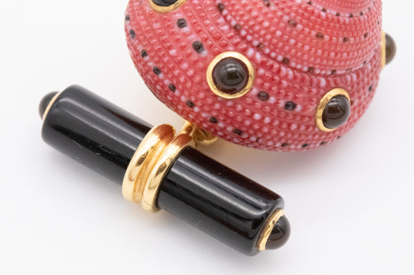 SEAMAN SCHEPPS, TRIANON 18 KT GOLD SHELL CUFFLINKS WITH GEMSTONES