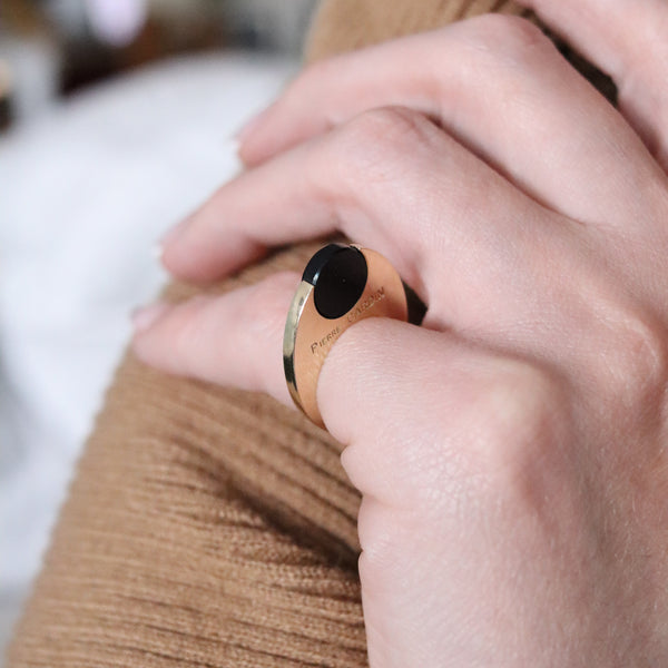 -Pierre Cardin Paris 1970 By Dinh Van Geometric Oval Ring In 14Kt Gold And Onyx
