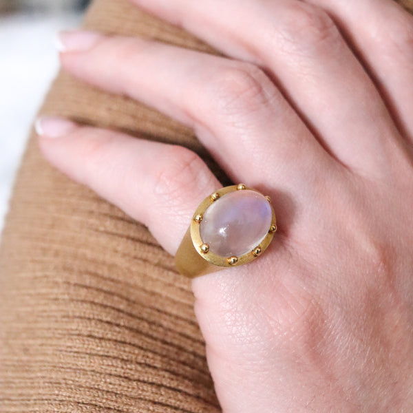 -Temple St Clair Cocktail Ring In 18Kt Yellow Gold With 11.26 Cts Oval Moonstone