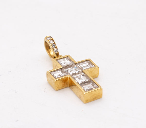CARTIER PARIS 18 KARATS YELLOW GOLD CROSS WITH 1.84 Ctw IN VVS-1 DIAMONDS
