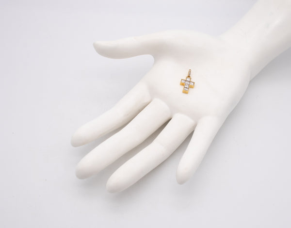 CARTIER PARIS 18 KARATS YELLOW GOLD CROSS WITH 1.84 Ctw IN VVS-1 DIAMONDS