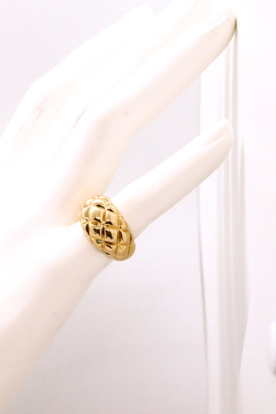 CHAUMET PARIS QUILTED PILLOWED PATTERN 18 KT RING