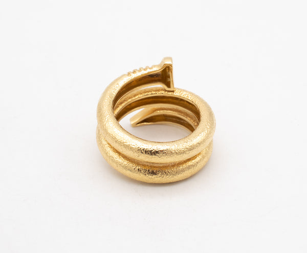 DAVID WEBB NEW YORK SOLID 18 KT YELLOW GOLD HAMMERED NAIL RING